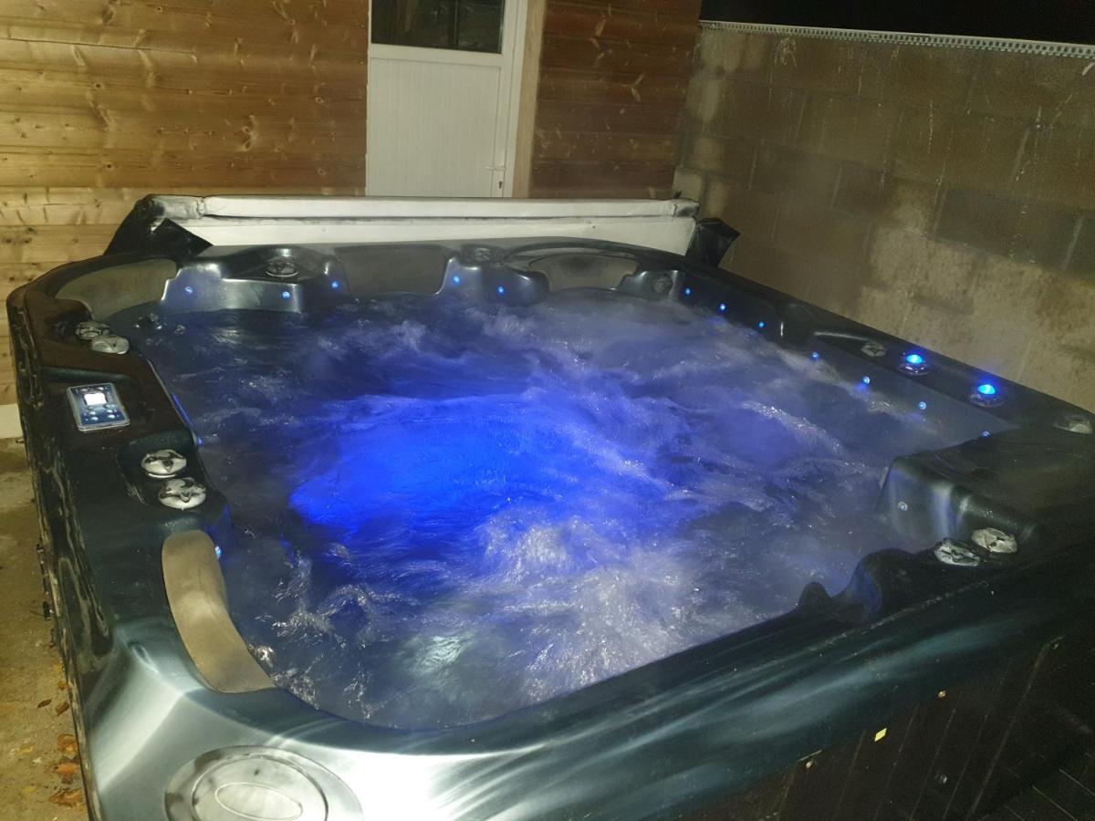 Gite Atypique Avec Jacuzzi Hillion Bagian luar foto
