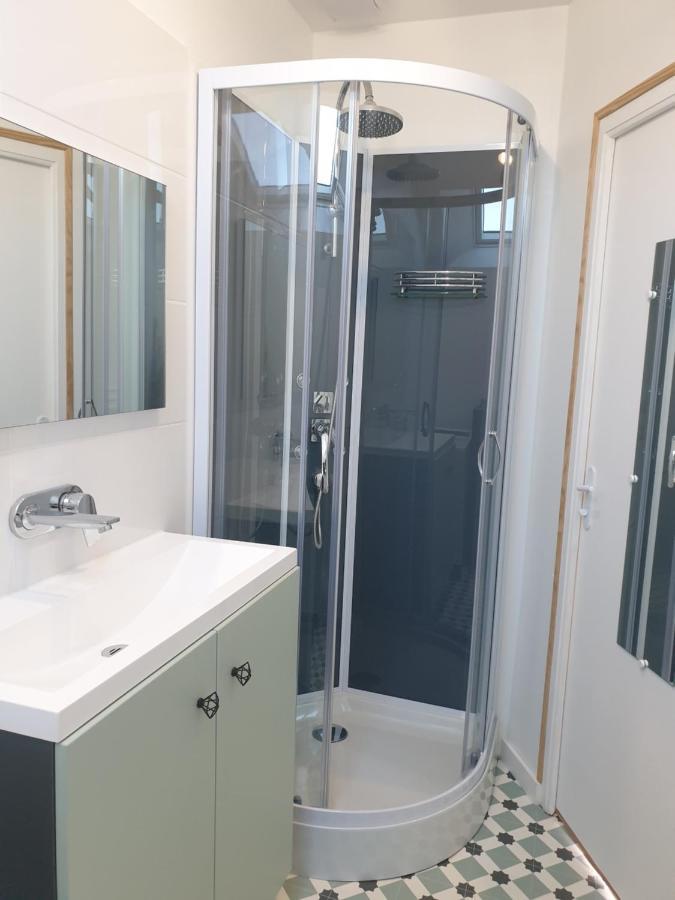 Gite Atypique Avec Jacuzzi Hillion Bagian luar foto